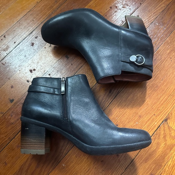 Dansko Perry Ankle Boots Black Leather Round Toe Zip Block Heel Sz EU40/US9.5-10 - Picture 1 of 9
